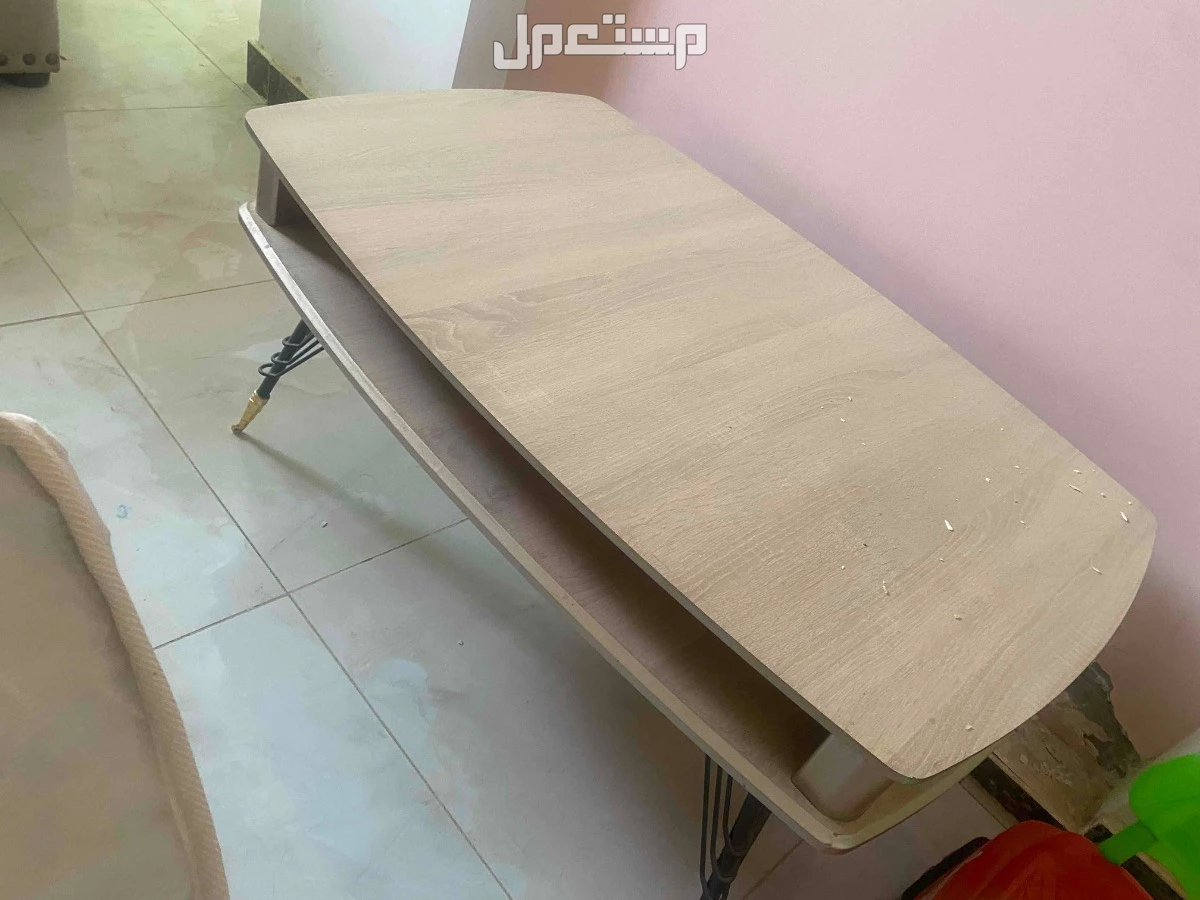 اثنين سرير مع طقم كنب مع اثنين كوميدينه مع طاوله