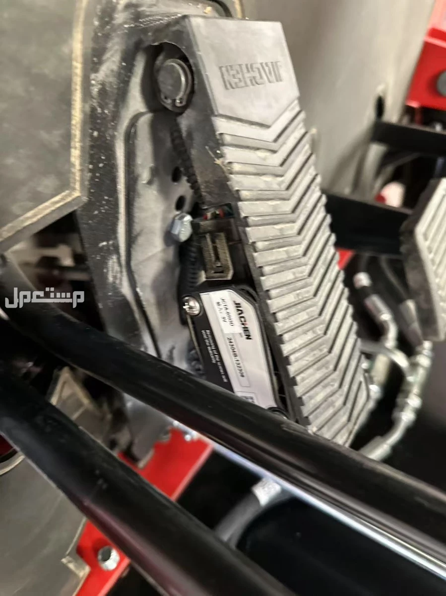 للبيع فور كلفت جبار من شركة HANGCHAN