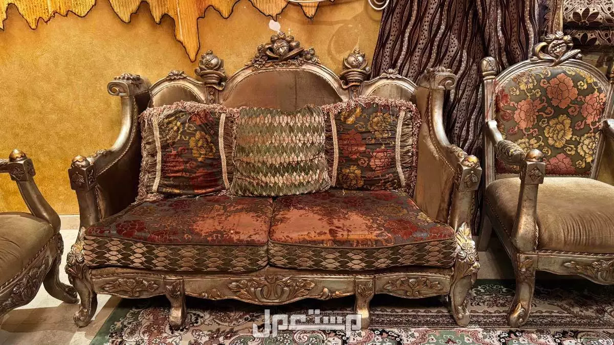 طقم كنب للبيع في الأحساء بسعر ألف ريال سعودي