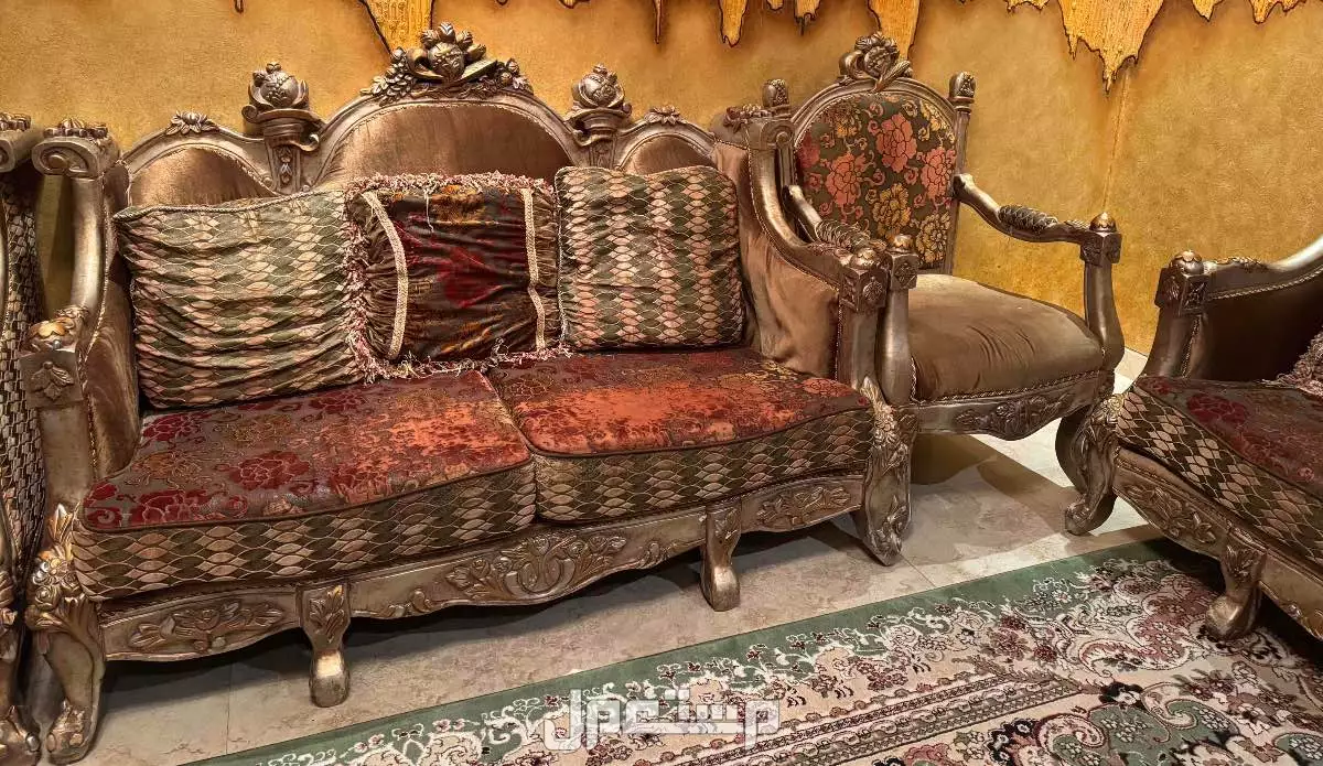 طقم كنب للبيع في الأحساء بسعر ألف ريال سعودي