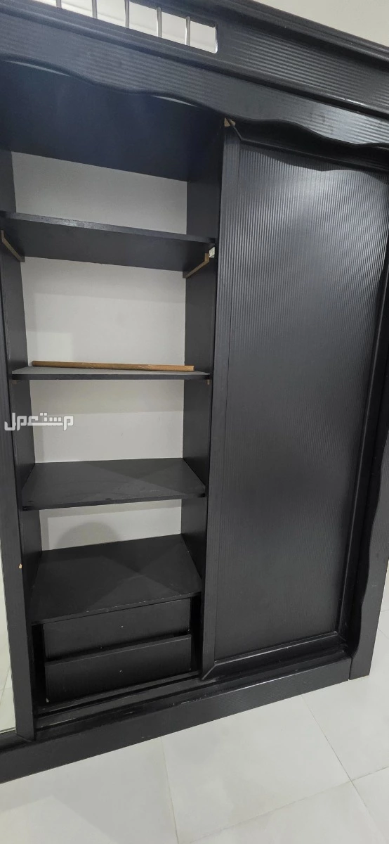 دولاب ثلاث درف سحاب وسرير نفر في جدة بسعر 800 ريال سعودي