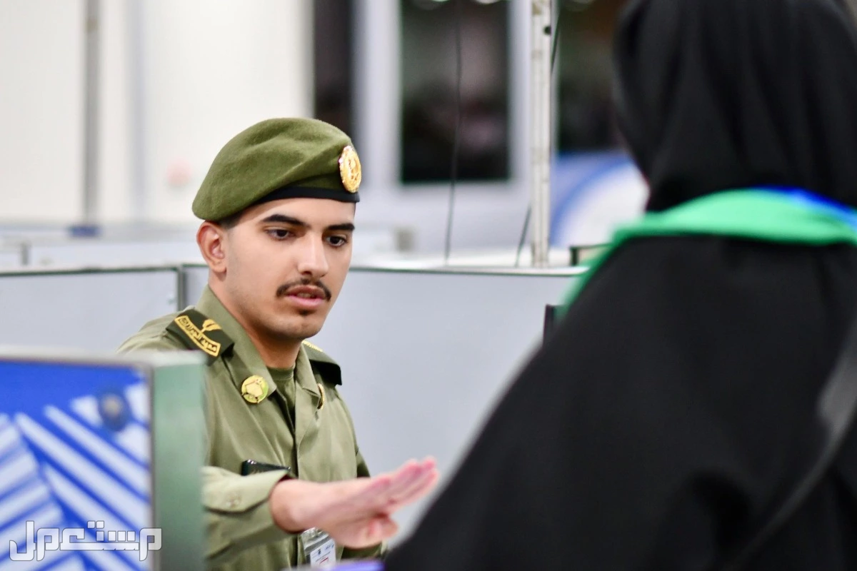 خطوات تمديد تأشيرات الزيارة المنتهية في السعودية عبر أبشر 1447