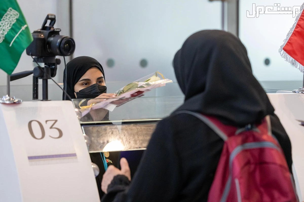 خطوات تمديد تأشيرات الزيارة المنتهية في السعودية عبر أبشر 1447