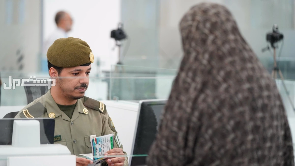 خطوات تمديد تأشيرات الزيارة المنتهية في السعودية عبر أبشر 1447