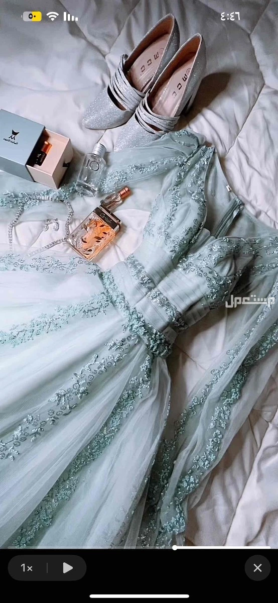 للبيع فستان فخم فخم ولونه مميز