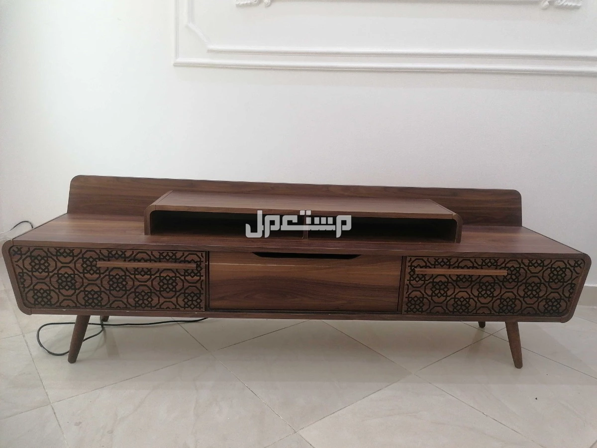 طاولة تلفزيون خشبية فاخرة ب130 ريال (مستعجل)