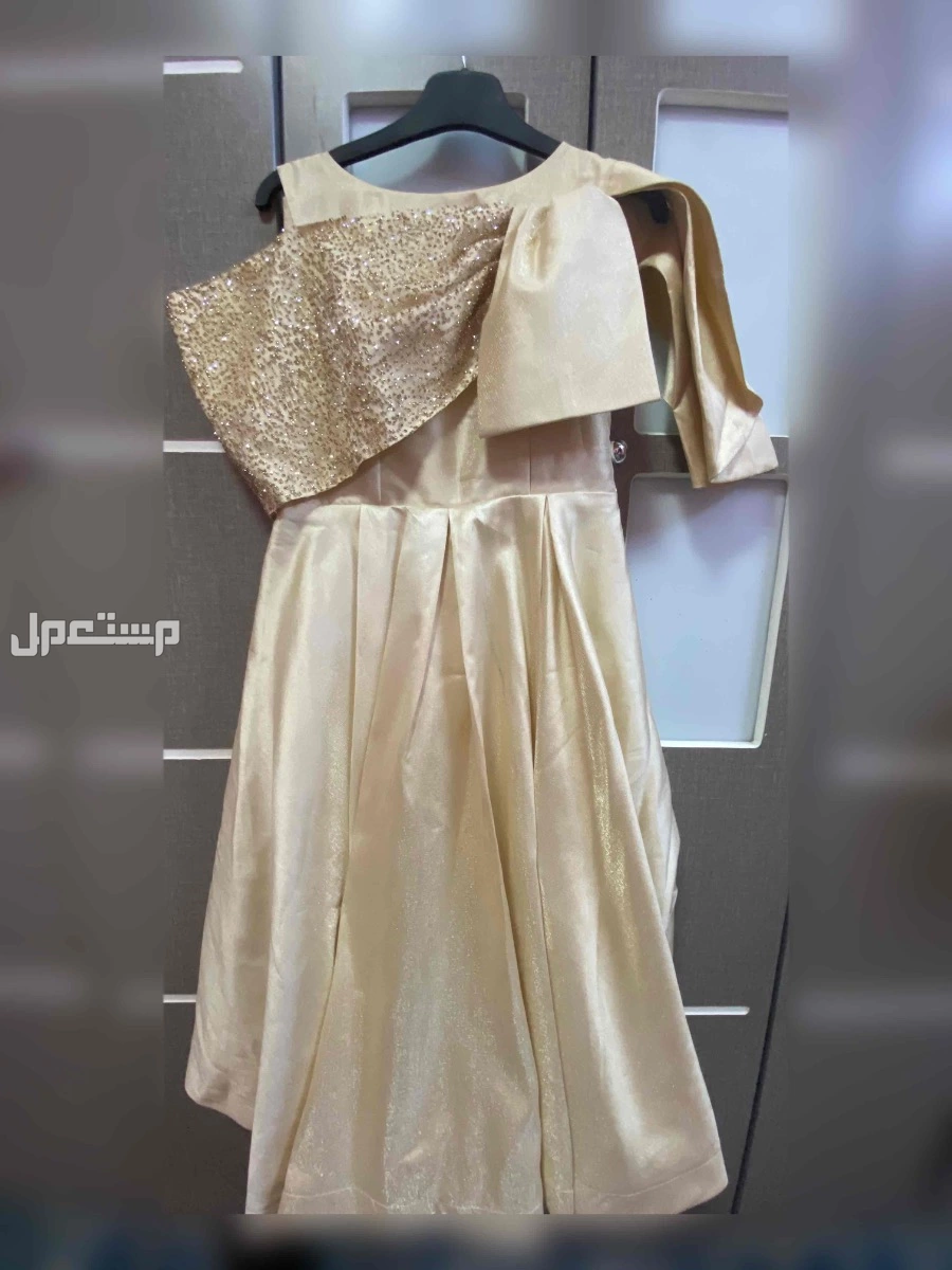 الطائف فستان سهرات للبيع اللون : ذهبي المقاس :XL