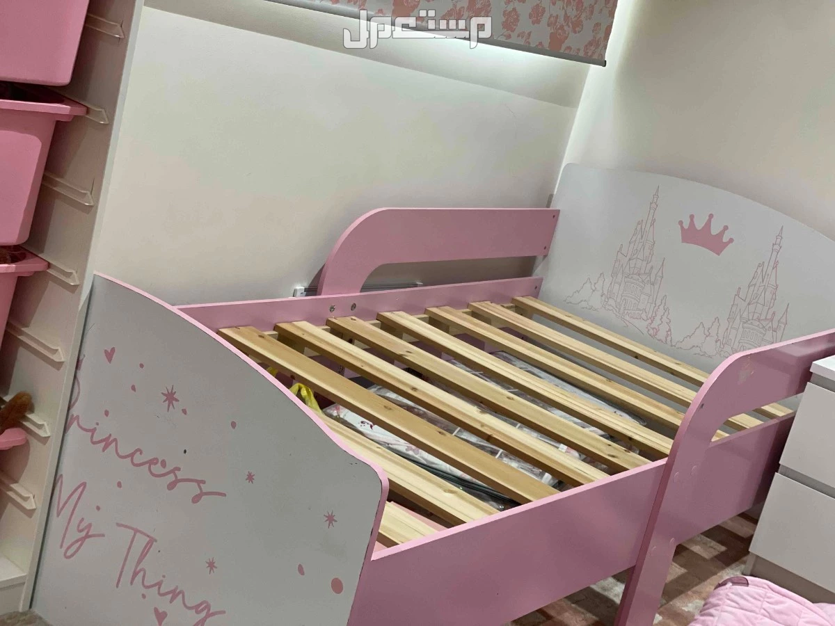 سرير اطفال خشبي  برسومات الاميره في الرياض بسعر 300 ريال سعودي