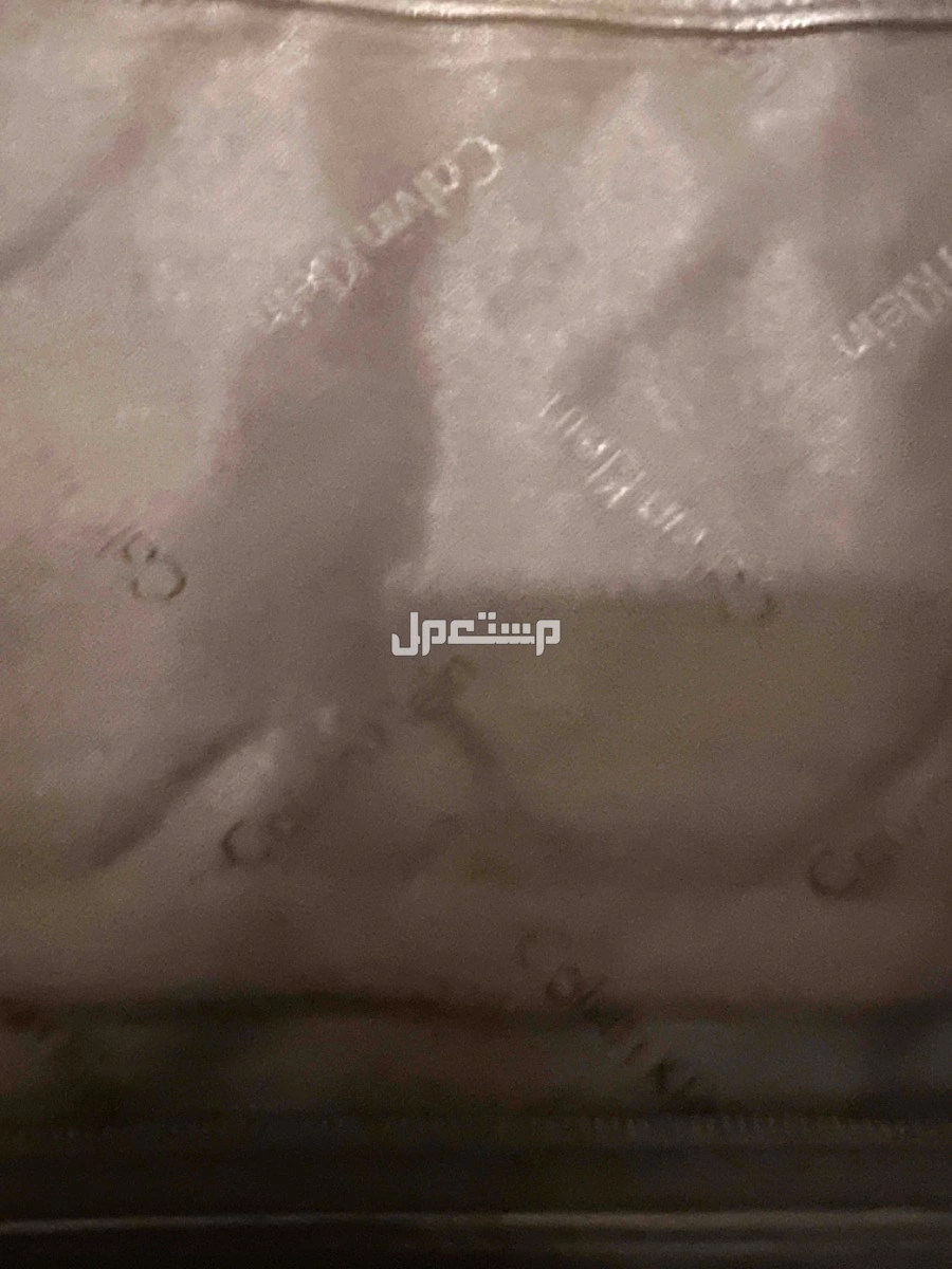 في الرياض حي الرائد شنط ماركات اصليه من محلهم