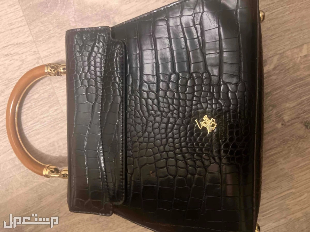 في الرياض حي الرائد شنط ماركات اصليه من محلهم