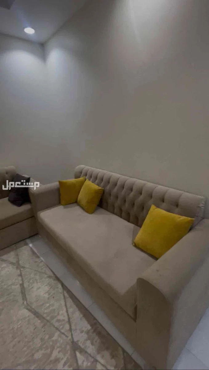 دولاب كبير و3 كنبات للبيع لأعلى سعر