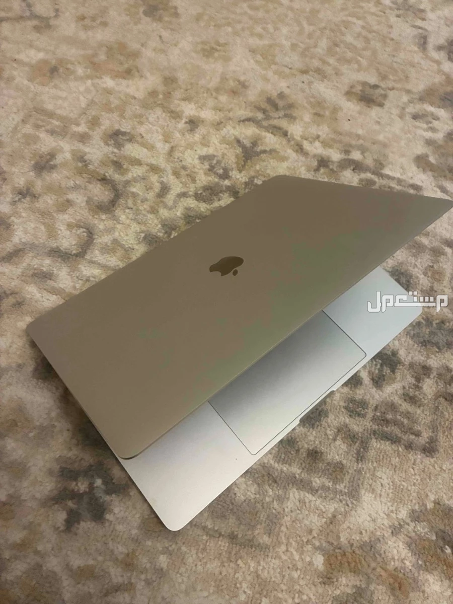 ماك بوك برو إصدار 2018 شاشة 15.4 انش شبه جديد