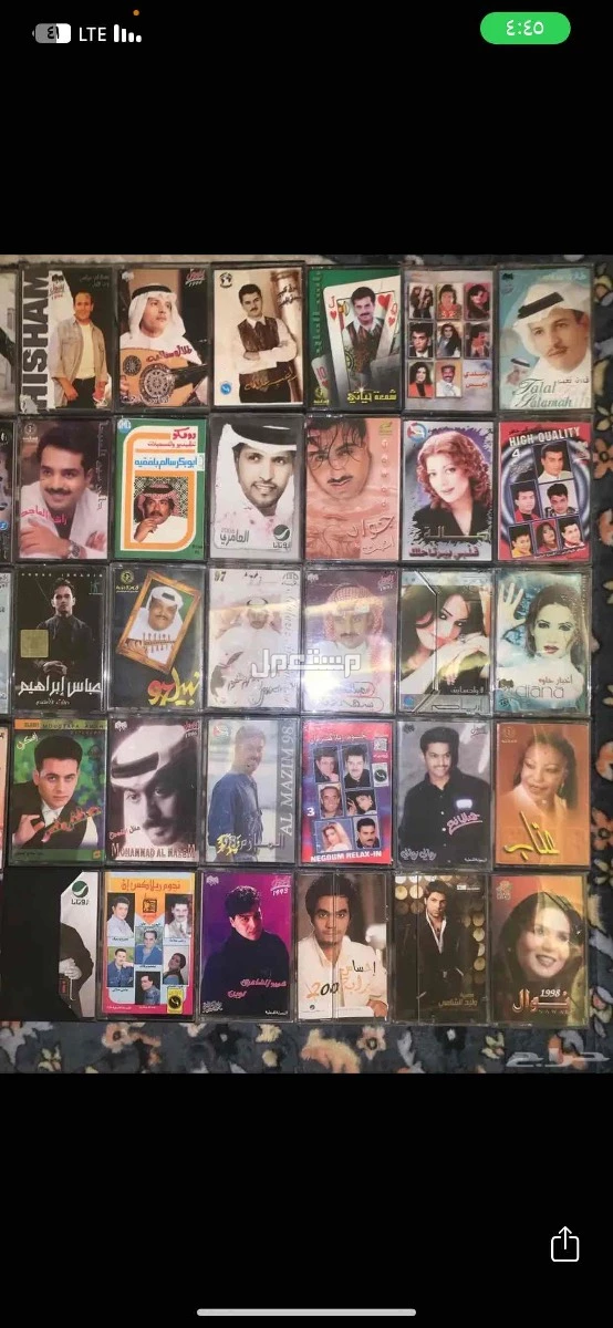 أشرطة كاسيت قديمة نادرة ومخزنة