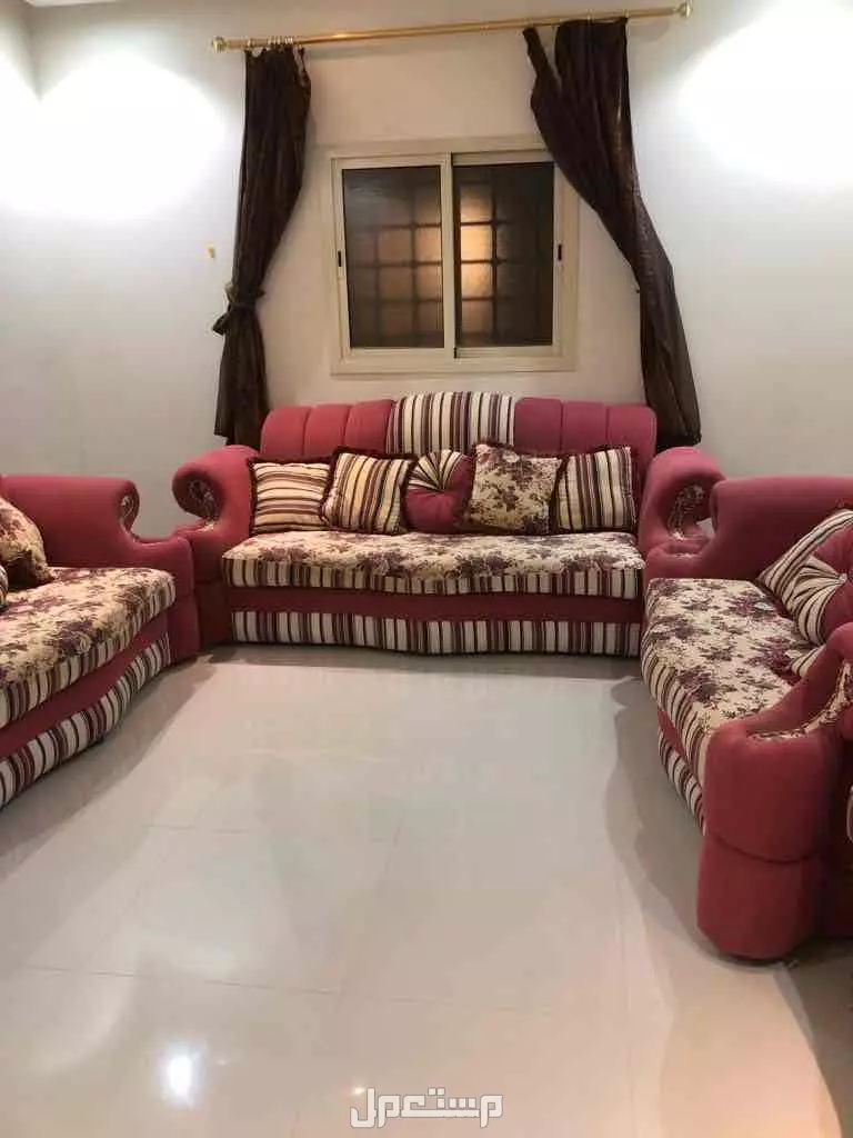 للبيع كنب صاله على السوم في الرياض بسعر ألف ريال سعودي