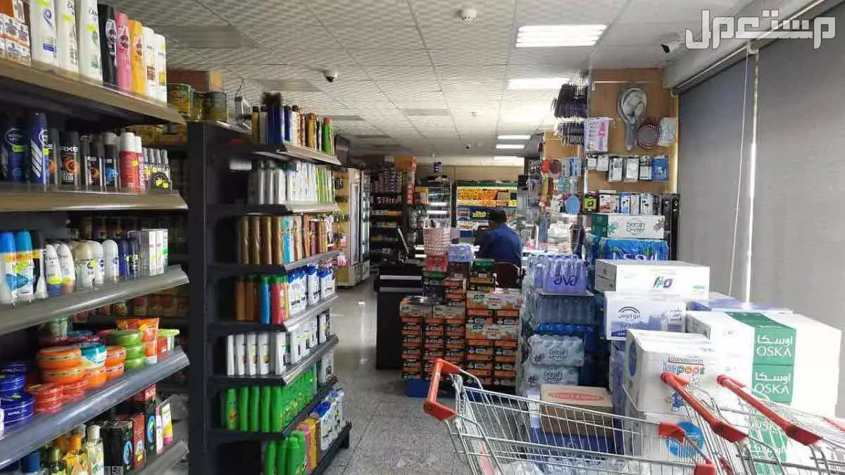 sooper market in Jeddah at a price of 600 thousands SAR good place and 350 sqr meter area and if u need to open for mahbas also will open and every day buisness almost will become