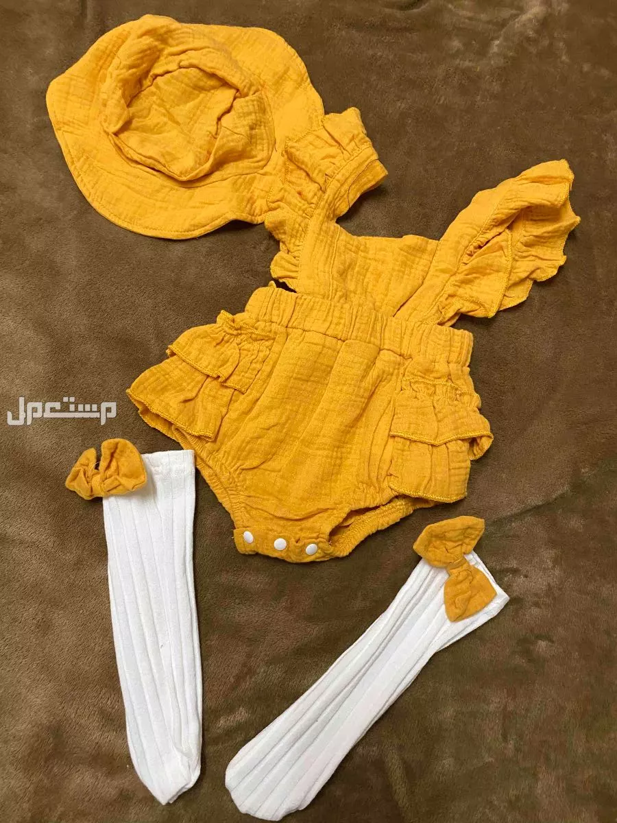 ملابس أطفال بنات من عمر الولادة حتى 6 شهور + فساتين أنيقة بحالة ممتازة في السيب بسعر 2 ريال عماني