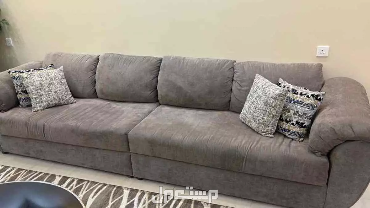 كنب جلسه من قطعتين نظيف من جده بسعر 900 قابل لتفاوض