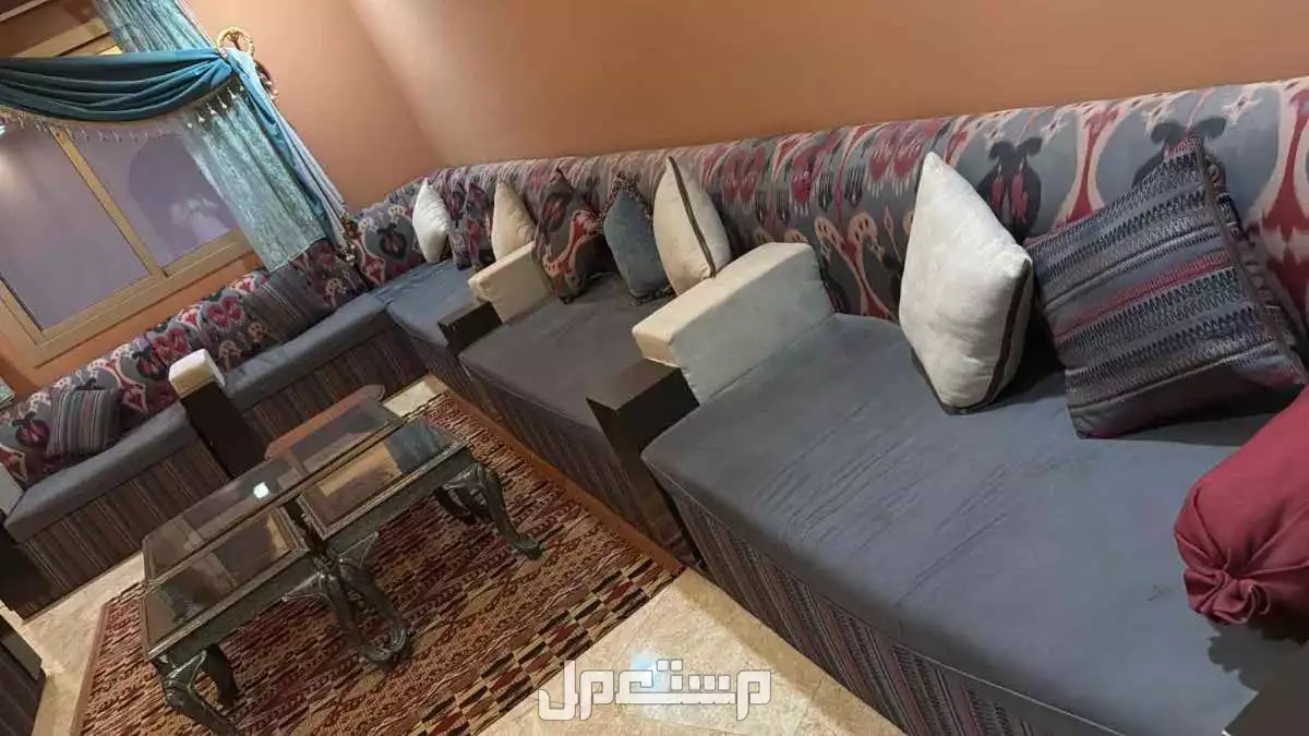 كنب صاله للبيع استعمال خفيف في الرياض بسعر ألفين ريال سعودي