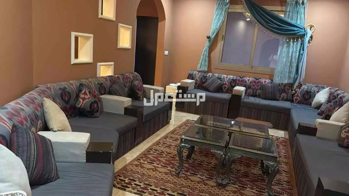 كنب صاله للبيع استعمال خفيف في الرياض بسعر ألفين ريال سعودي