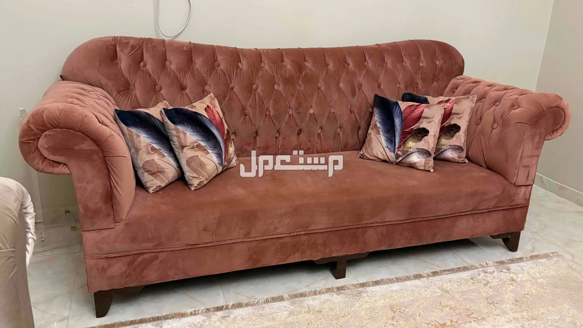 طقم كنب فخم بالمدينة المنوره بسعر 2500 وقابل للتفاوض