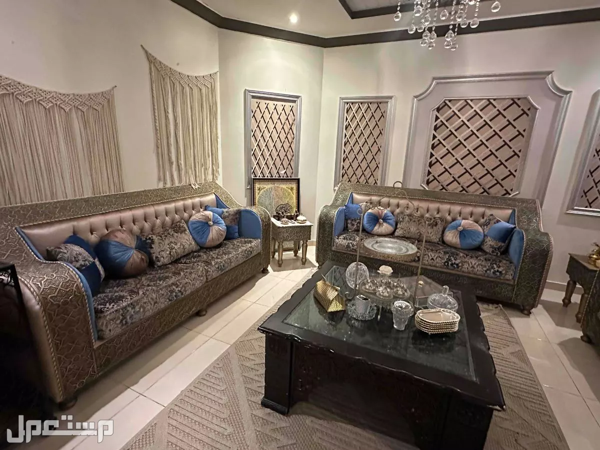 كنب مستعمل للبيع  في جدة بسعر 2300 ريال سعودي