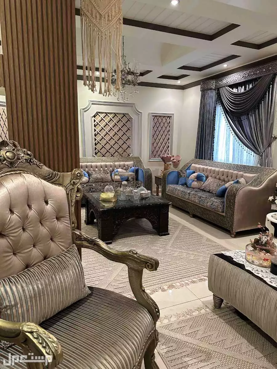 كنب مستعمل للبيع  في جدة بسعر 2300 ريال سعودي