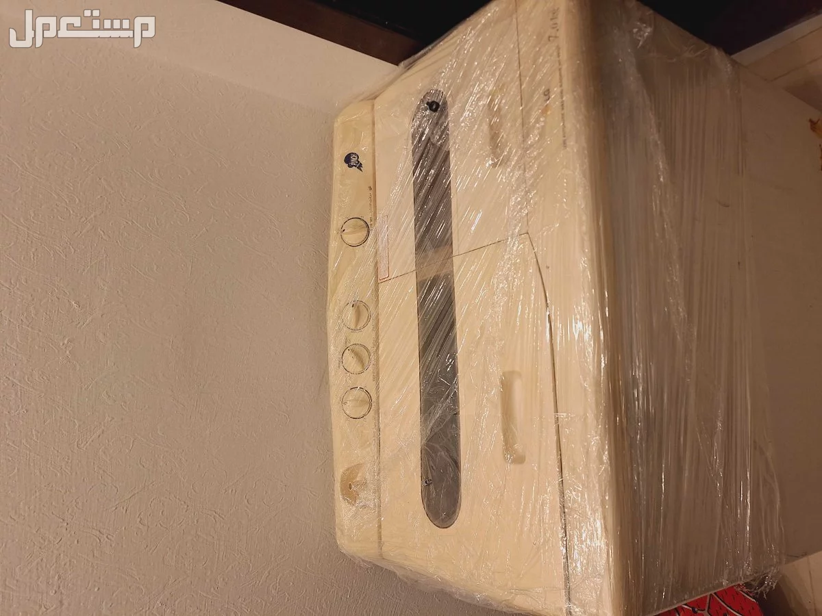 للبيع عدد 2 غسالة عادية ومكيف بينبع البحر قريب من شارع رغد 200 ريال