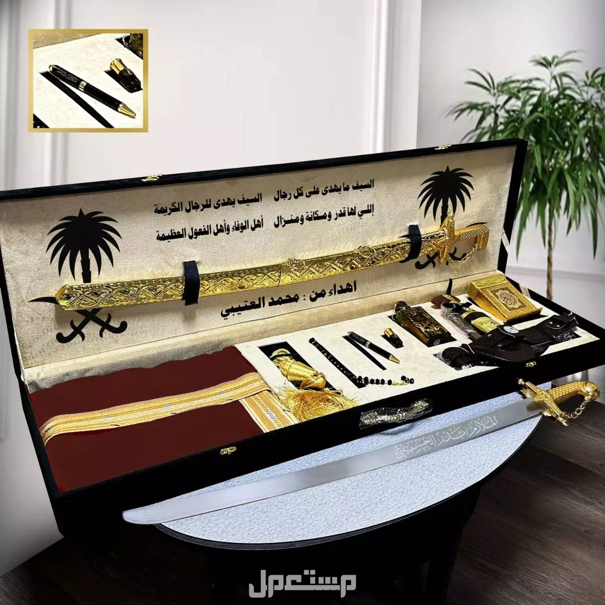 .        👑 *M & T* 👑                      طقم رجالي مكون من⬇️   💫 *بشت الألوان الأكثر مبيعاً*💫 💫 *سيف عربي ليزر صناعة سوريه كتابة الاسم نحت ليزر حسب الطلب*💫 💫 *خنجر مميز مع حزام جلد م