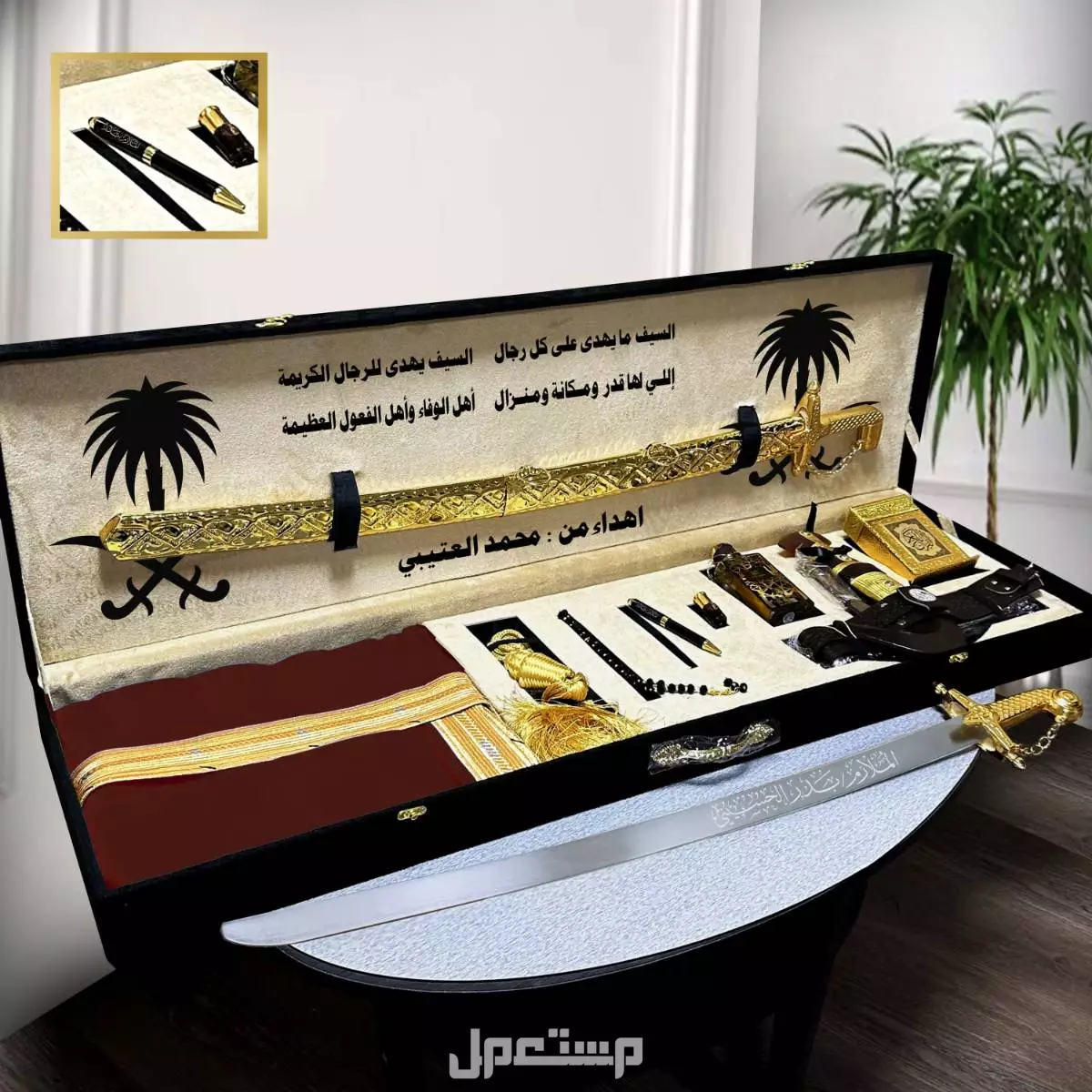 .        👑 *M & T* 👑                      طقم رجالي مكون من⬇️   💫 *بشت الألوان الأكثر مبيعاً*💫 💫 *سيف عربي ليزر صناعة سوريه كتابة الاسم نحت ليزر حسب الطلب*💫 💫 *خنجر مميز مع حزام جلد م