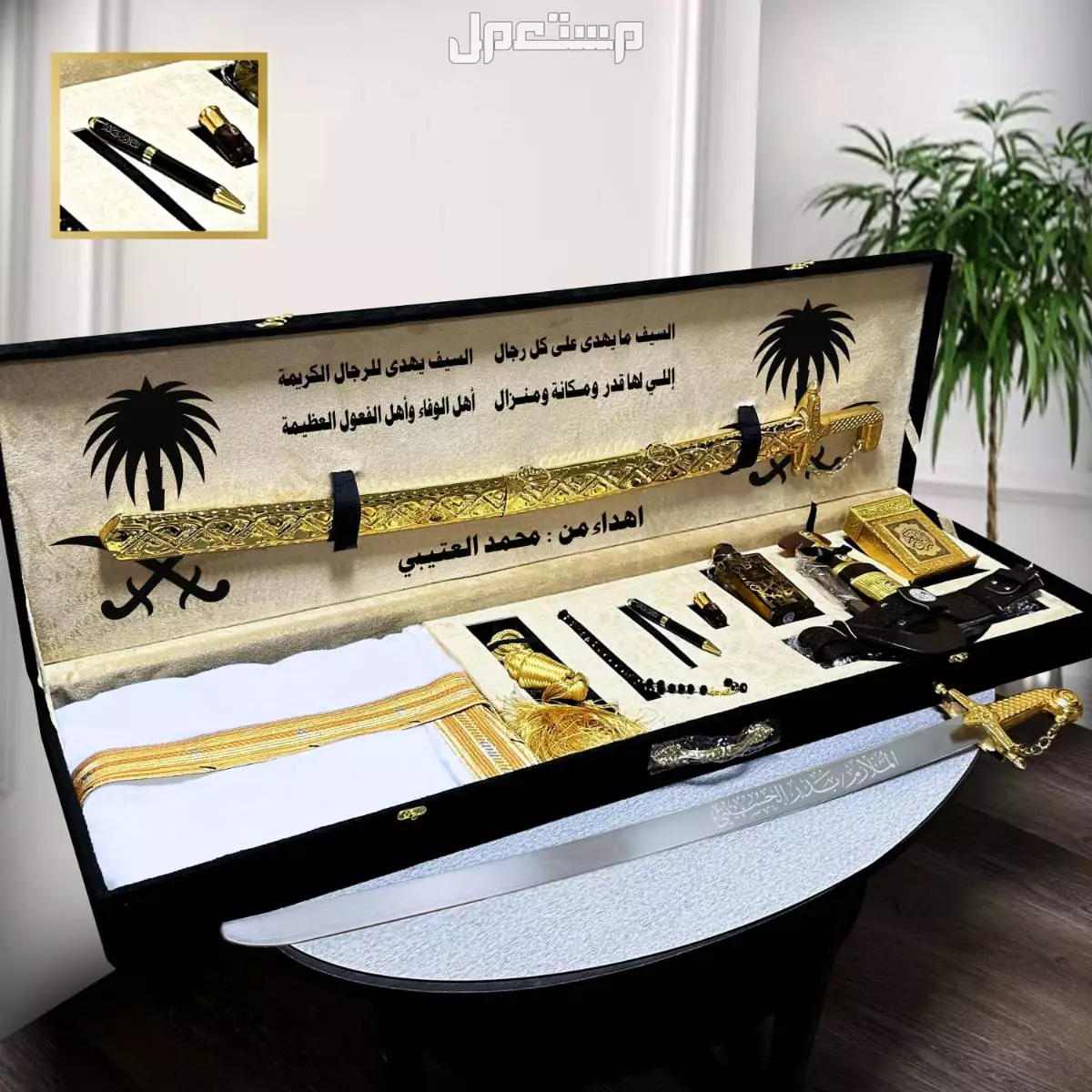 .        👑 *M & T* 👑                      طقم رجالي مكون من⬇️   💫 *بشت الألوان الأكثر مبيعاً*💫 💫 *سيف عربي ليزر صناعة سوريه كتابة الاسم نحت ليزر حسب الطلب*💫 💫 *خنجر مميز مع حزام جلد م