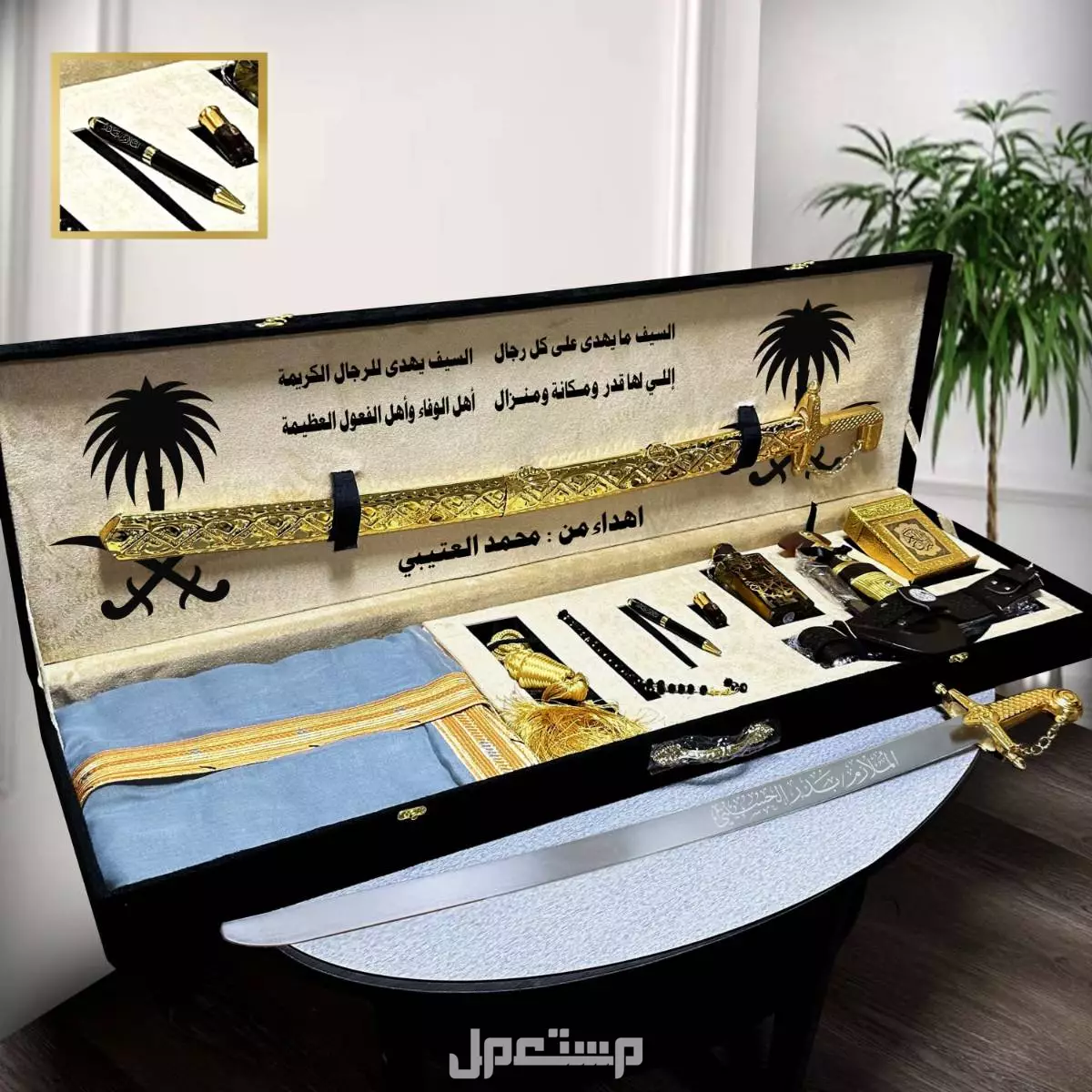 .        👑 *M & T* 👑                      طقم رجالي مكون من⬇️   💫 *بشت الألوان الأكثر مبيعاً*💫 💫 *سيف عربي ليزر صناعة سوريه كتابة الاسم نحت ليزر حسب الطلب*💫 💫 *خنجر مميز مع حزام جلد م