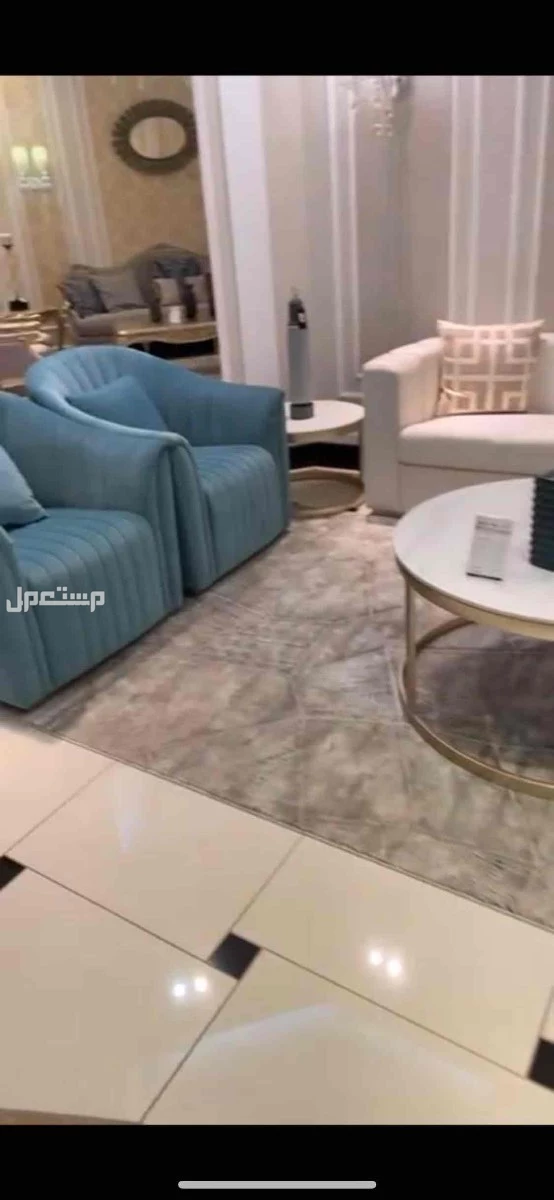 كنب 4 قطع مع 3 طاولات رخام فاخر جداً من دبليو سيتي اخو الجديد ونضيف جدا والسعر قابل للتفاوض في الجبيل بسعر 7 آلاف ريال سعودي