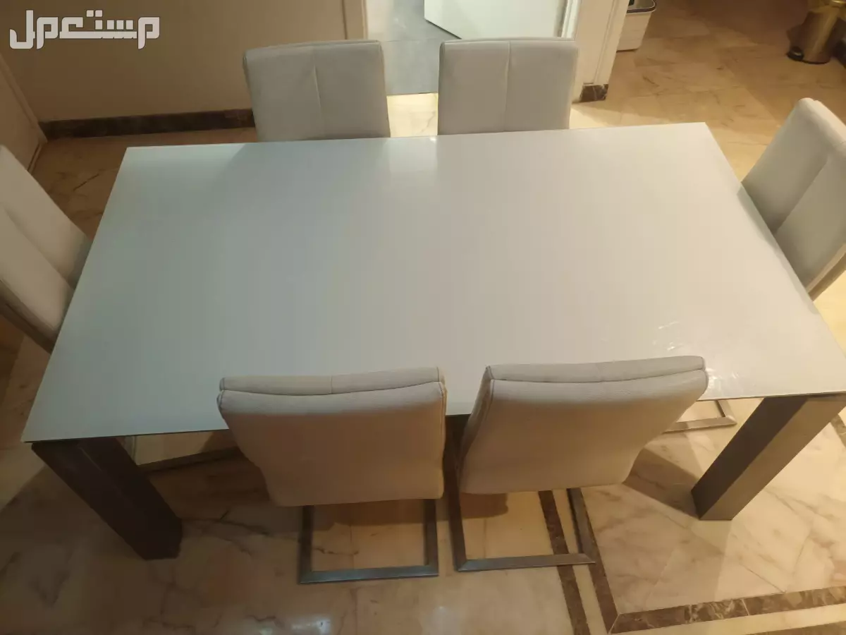 طاوله طعام في الرياض بسعر 700 ريال سعودي في الرياض بسعر 700 ريال سعودي