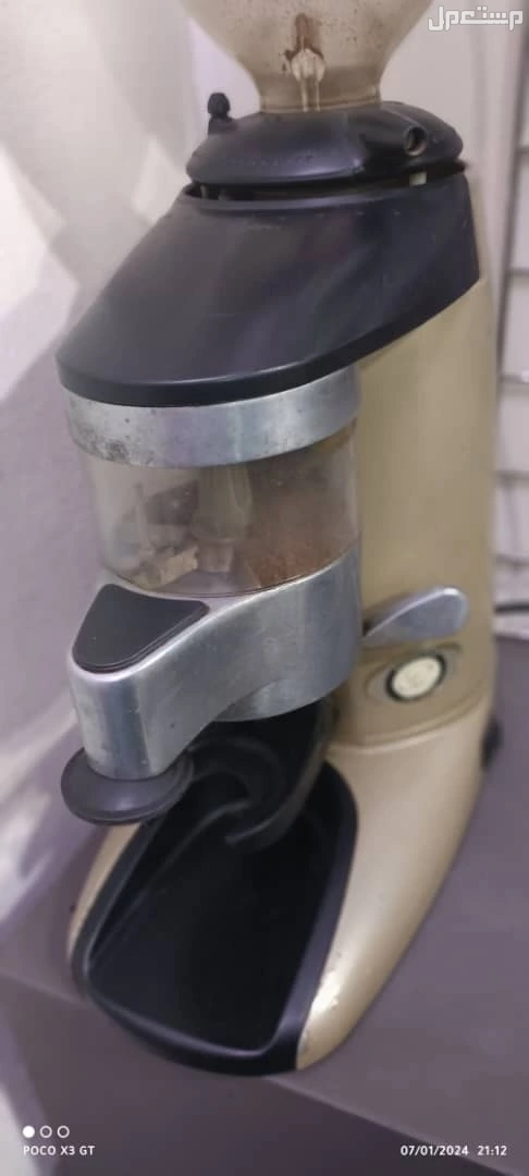 للبيع ماكينه طحن قهوه ايطاليه استعمال نظيف ماركة اسباترو