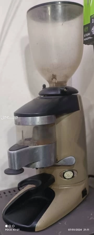 للبيع ماكينه طحن قهوه ايطاليه استعمال نظيف ماركة اسباترو