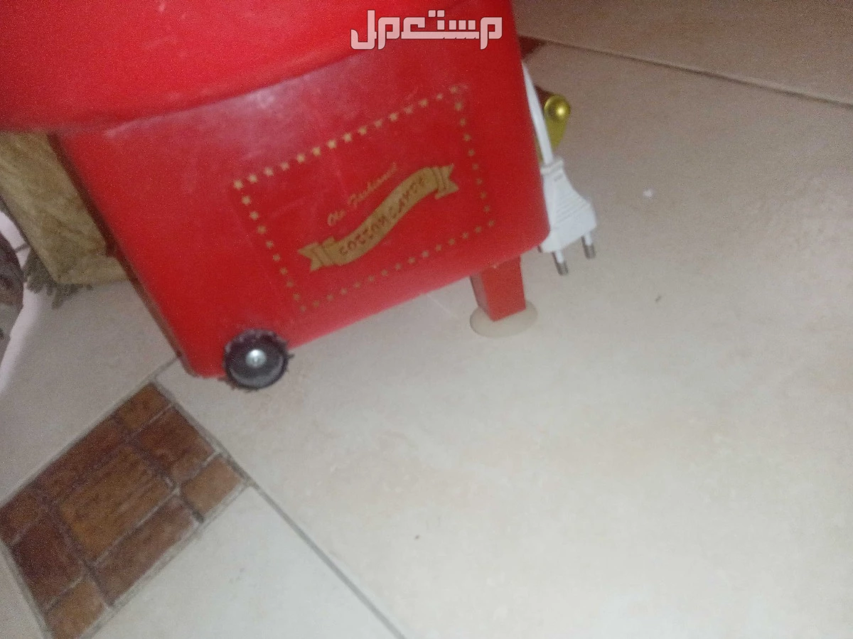 مكينه غزل البنات استعمال خفيف جدا كنت مشترياها من امازون وجاتلي رجل من رجولها مكسوره السعر مناسب جدا وقابل للتفاوض
