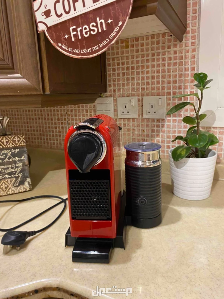 مكينه قهوه نسبريسو نضيفه NESPRESSO