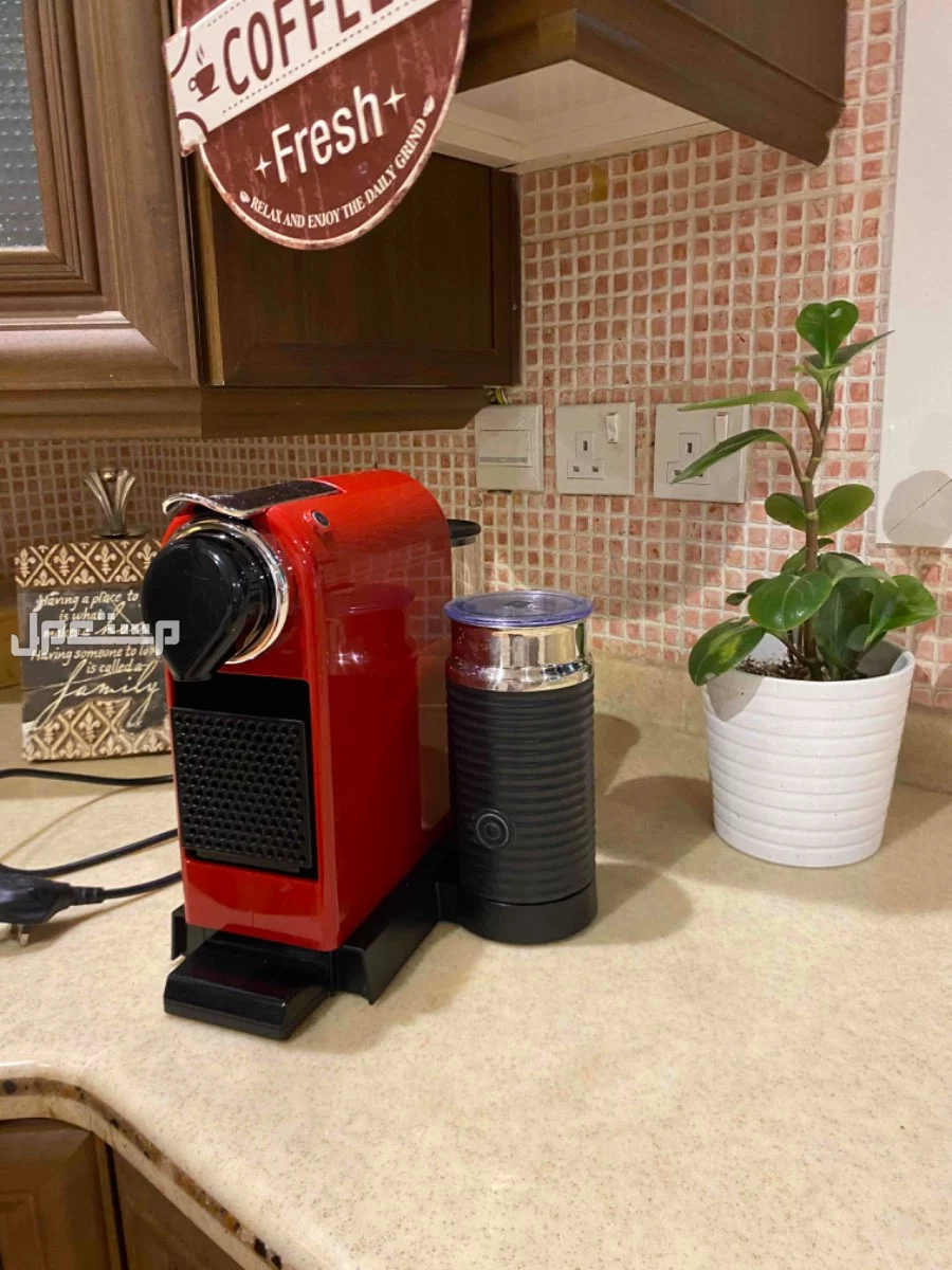 مكينه قهوه نسبريسو نضيفه NESPRESSO