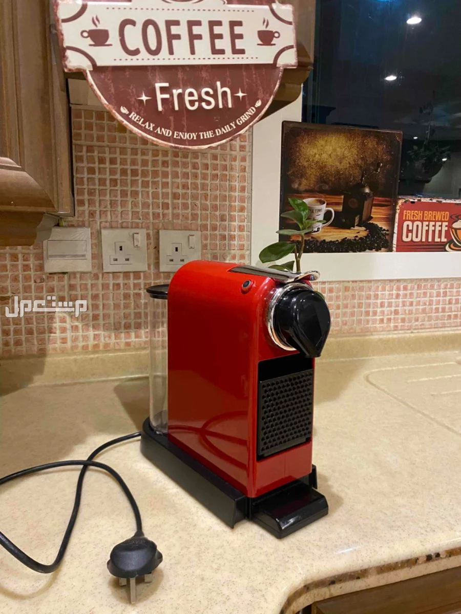 مكينه قهوه نسبريسو نضيفه NESPRESSO