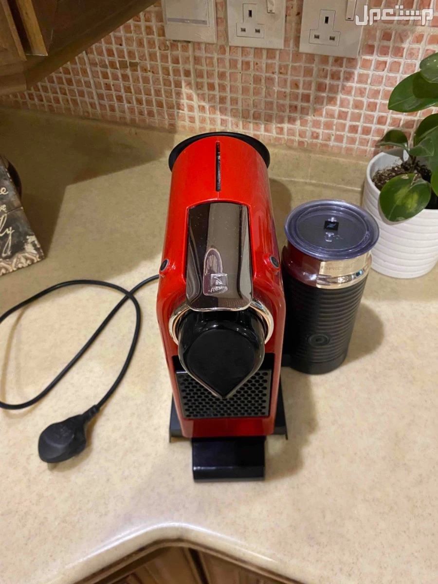 مكينه قهوه نسبريسو نضيفه NESPRESSO