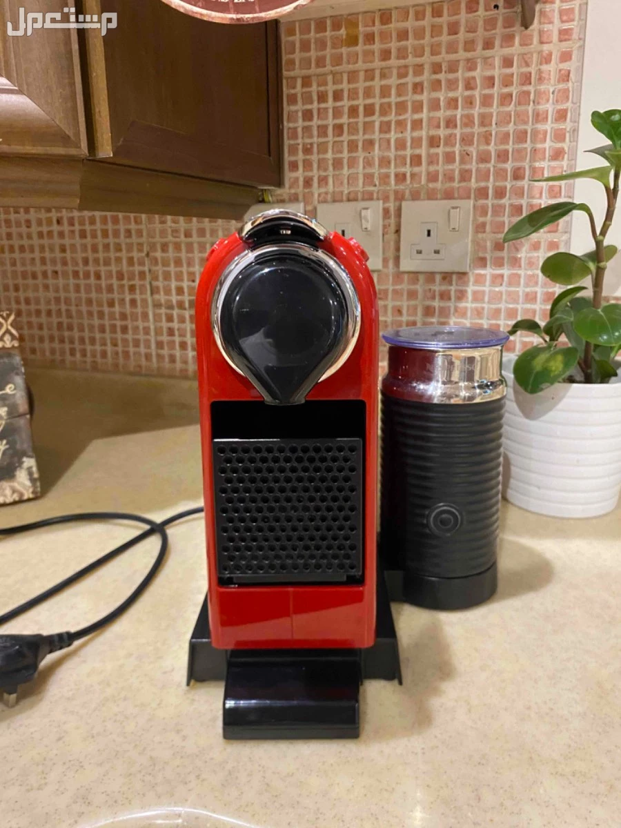 مكينه قهوه نسبريسو نضيفه NESPRESSO