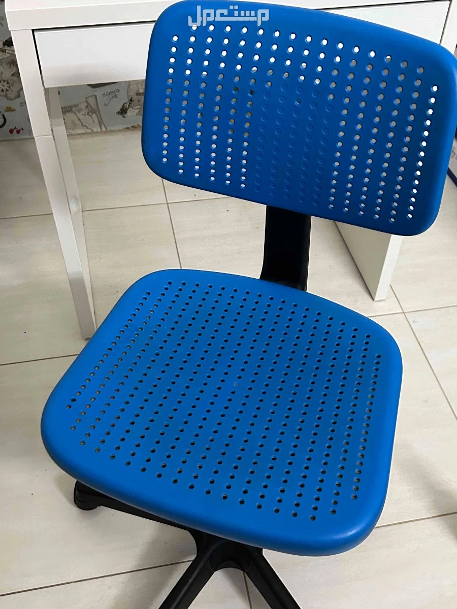 مكتب ايكيا اصلي مع كرسي  في الرياض بسعر 250 ريال سعودي