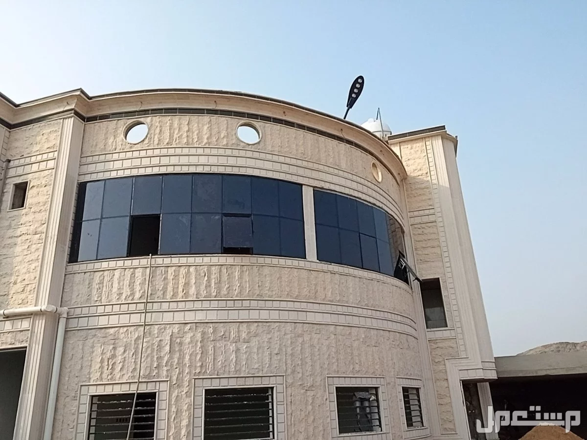 زجاج سكريت جازان توريد وتركيب جميع انواع الزجاج والسكريت