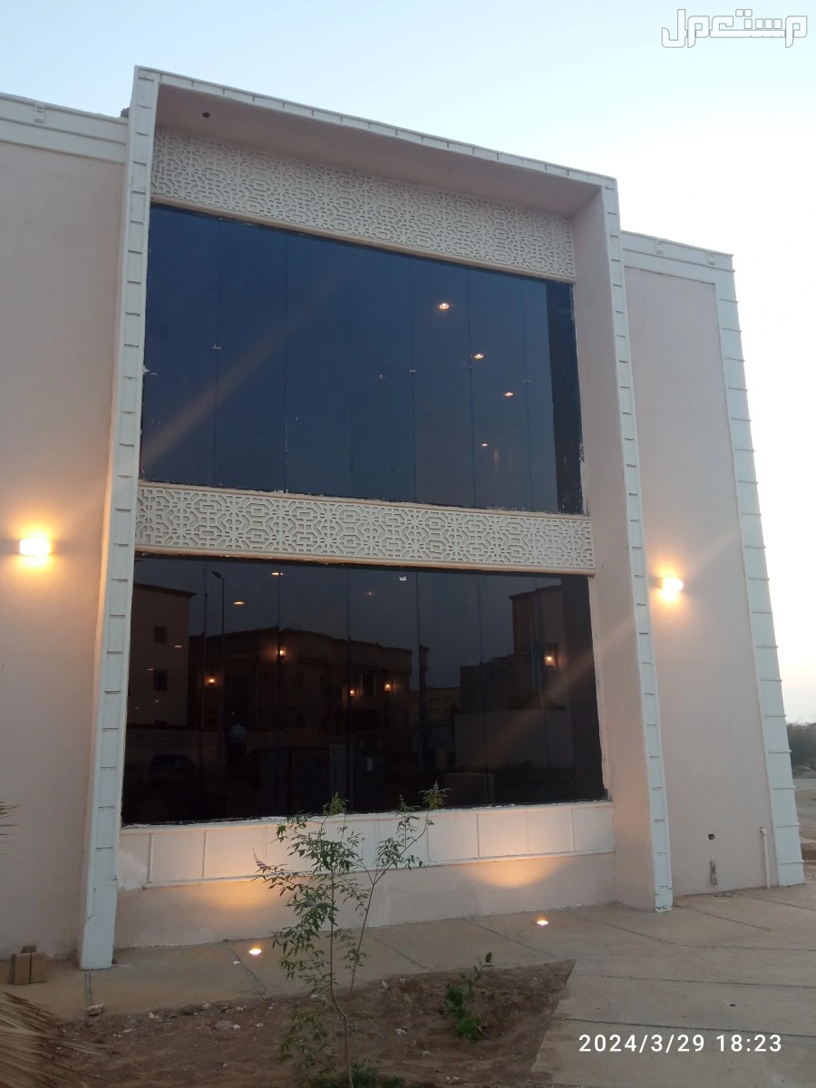 زجاج سكريت جازان توريد وتركيب جميع انواع الزجاج والسكريت