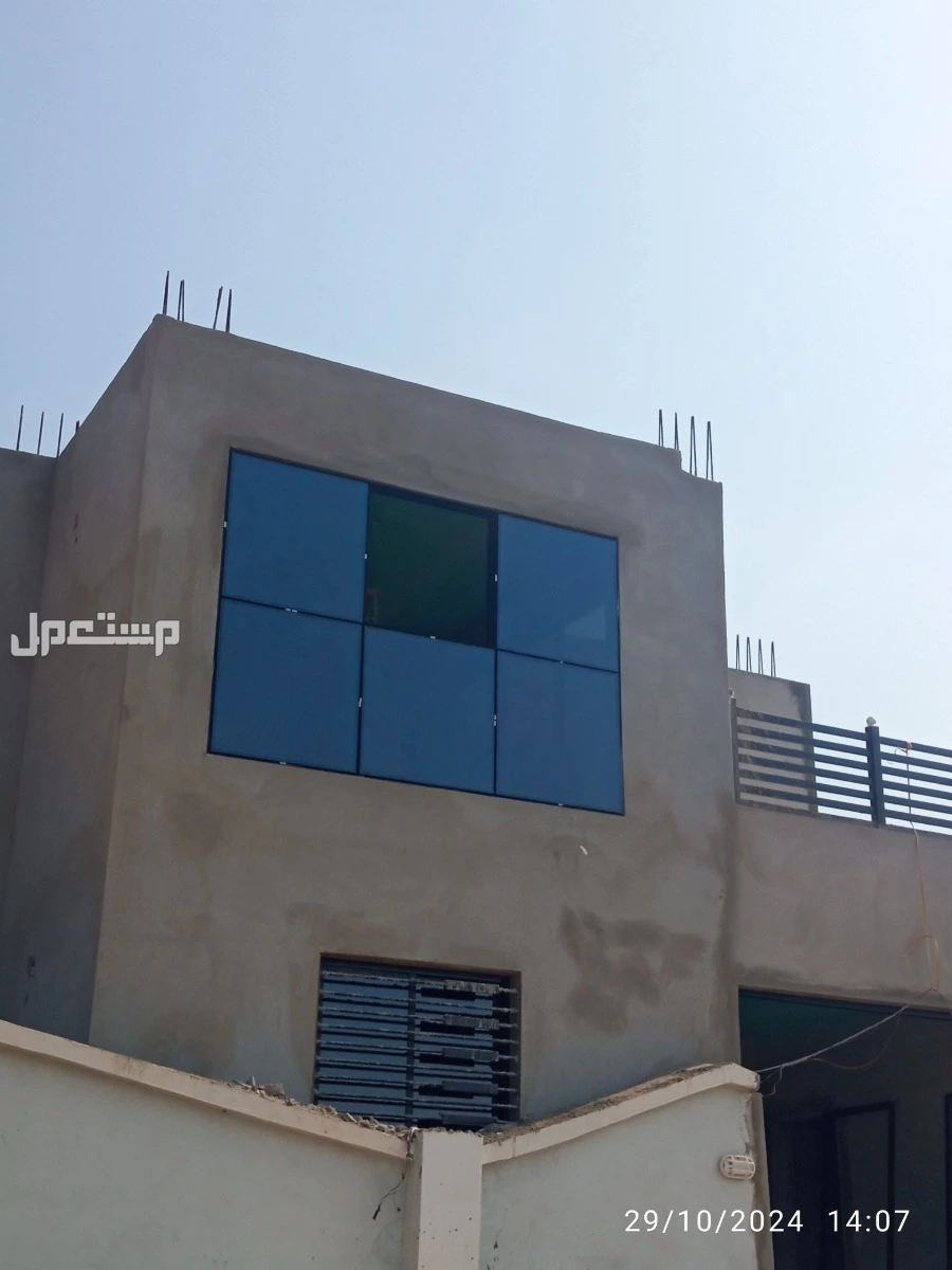 زجاج سكريت جازان توريد وتركيب جميع انواع الزجاج والسكريت