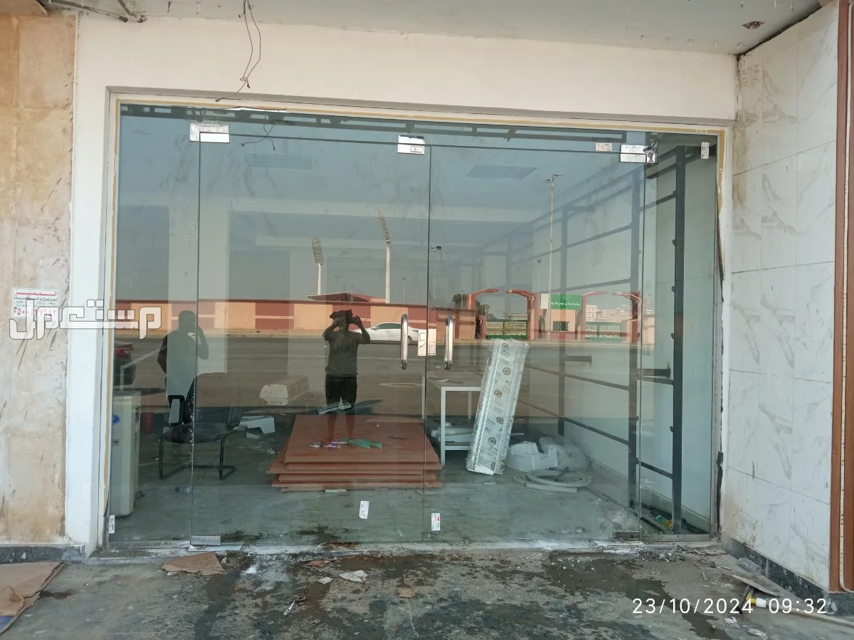 زجاج سكريت جازان توريد وتركيب جميع انواع الزجاج والسكريت