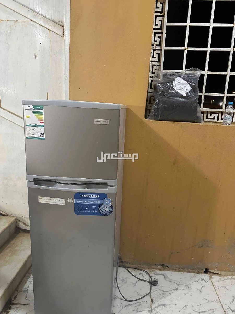 محايل عسير -خميس البحر ثلاجة مستخدمة استخدام نظيف جدا جدا بسعر 500 ريال سعودي لايوجد اي عيب او خراب في الثلاجة وباقي جديده