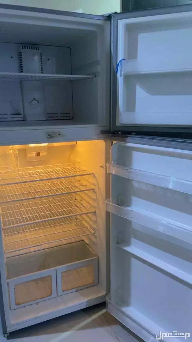 ثلاجه نظيفه لللبيع عالسوووم  في الرياض
