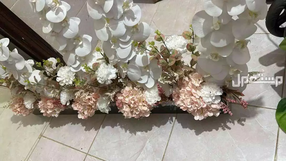 اثاث طاولة مع مرايه ولوحه و4 قطع مدخل استقبال  في رابغ بسعر 600 ريال سعودي
