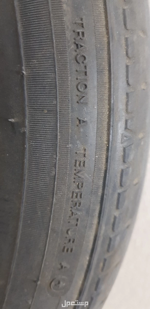 2 كفرات تويو ياباني  P 215 55 R 17 بحالة جيدة جدا